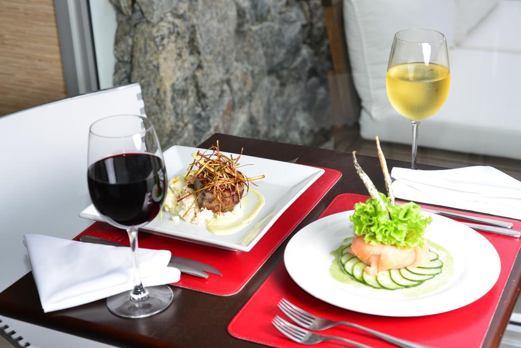 Real Colonia Hotel & Suites Colonia del Sacramento Buitenkant foto