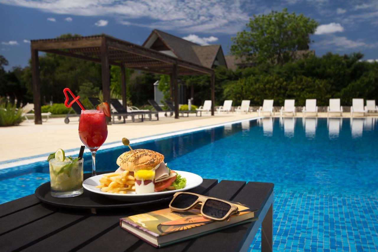 Real Colonia Hotel & Suites Colonia del Sacramento Buitenkant foto